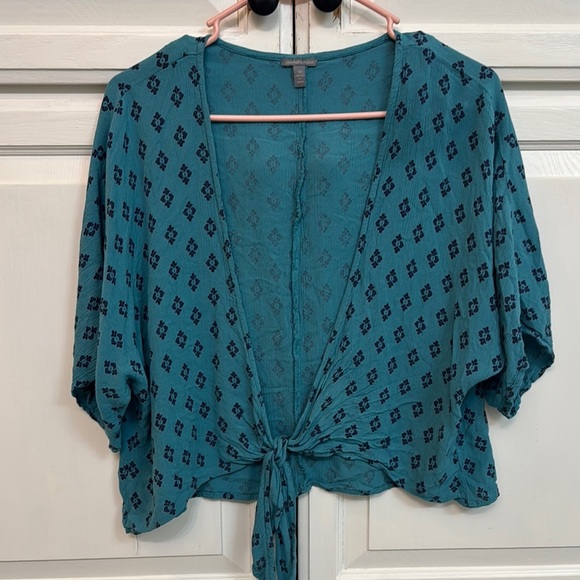 Charlotte Russe Blue Tie Front Crop Blouse. Size M. Bohemian. - Picture 1 of 5